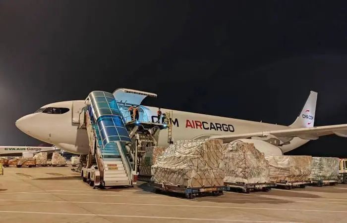 中歐經(jīng)貿(mào)往來再添新橋梁！達(dá)飛航空巴黎—廣州新航線開通！