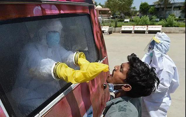 世衛(wèi)預(yù)測：新冠大流行將于2022年初結(jié)束！美國、印度、英國等國疫情直線下降...    