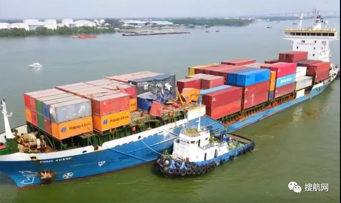 事故丨多個(gè)集裝箱落水和受損！一集裝箱船與在建大橋塔吊相撞