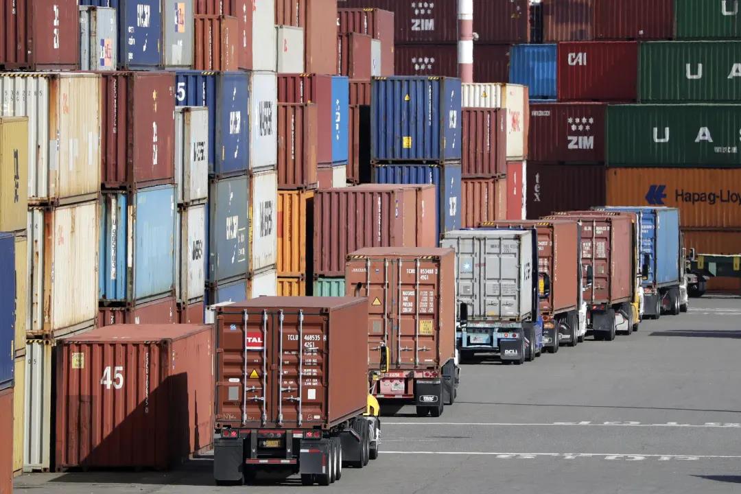 空箱不足怎么辦？"兩協(xié)會"提倡議了：班輪公司增加空箱調(diào)運(yùn)航次！  