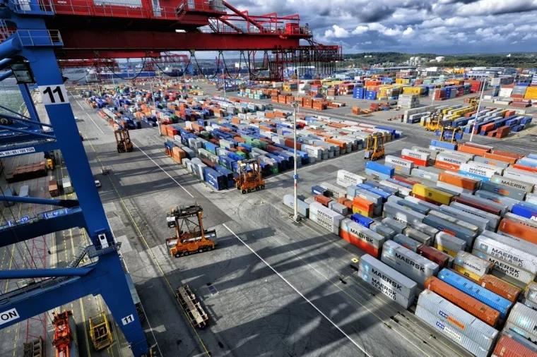 設(shè)備短缺、港口擁堵、天氣惡劣、運(yùn)費(fèi)飆升！12月交貨現(xiàn)在才到，歐美零售商面臨商品短缺