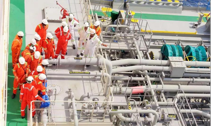 LNG落魄了！那艘一夜爆紅的船, 日租金被砍掉了20萬美元! ... 對船員影響幾何？