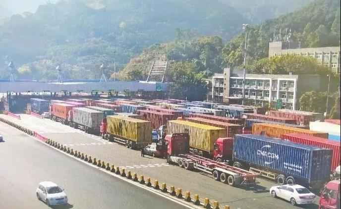 工廠提前出貨，拖車嚴(yán)重?fù)矶?，鹽田港區(qū)回應(yīng)四大熱點(diǎn)問題！