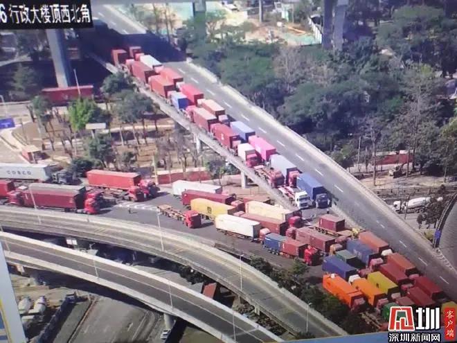 節(jié)前出貨高峰！鹽田碼頭擁堵嚴重！重柜大量積壓！拖車進港通道采取交通管制…