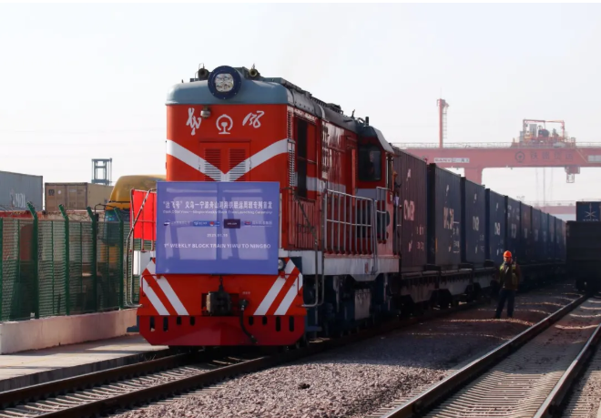加強(qiáng)陸上運(yùn)營(yíng)，馬士基、中遠(yuǎn)海運(yùn)、達(dá)飛、MSC開(kāi)通新鐵路班列