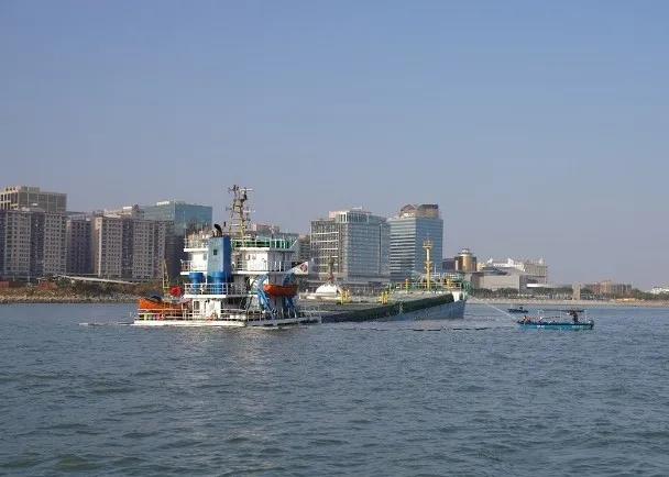 突發(fā)！兩中國貨輪澳門水域相撞，一輪沉沒！事故致燃油泄漏！  