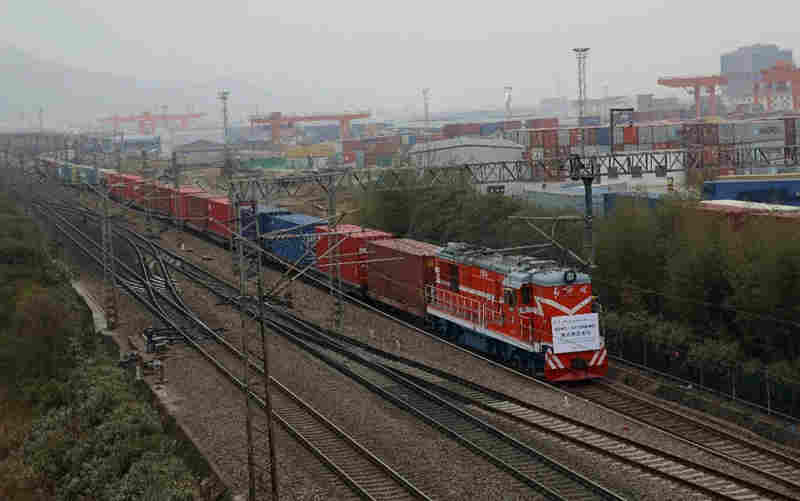 2021全國(guó)首列中歐防疫物資專(zhuān)列—馬士基義烏-波蘭定制專(zhuān)列發(fā)車(chē)