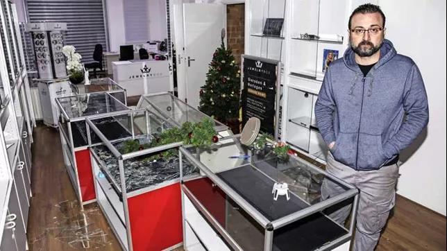 荷蘭內(nèi)戰(zhàn)爆發(fā)？超10城暴亂：縱火、搶劫、襲警、火燒新冠檢測站！恐將持續(xù)數(shù)周！