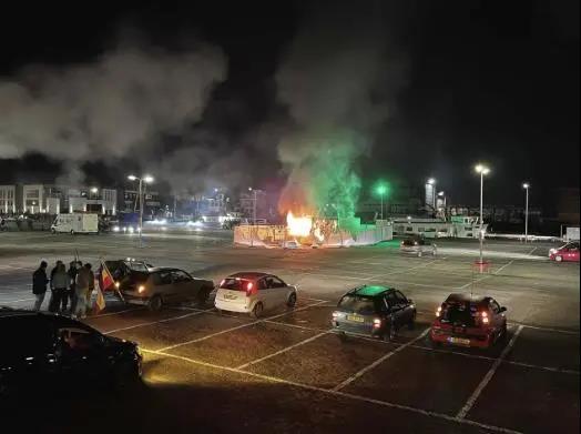 荷蘭內(nèi)戰(zhàn)爆發(fā)？超10城暴亂：縱火、搶劫、襲警、火燒新冠檢測站！恐將持續(xù)數(shù)周！