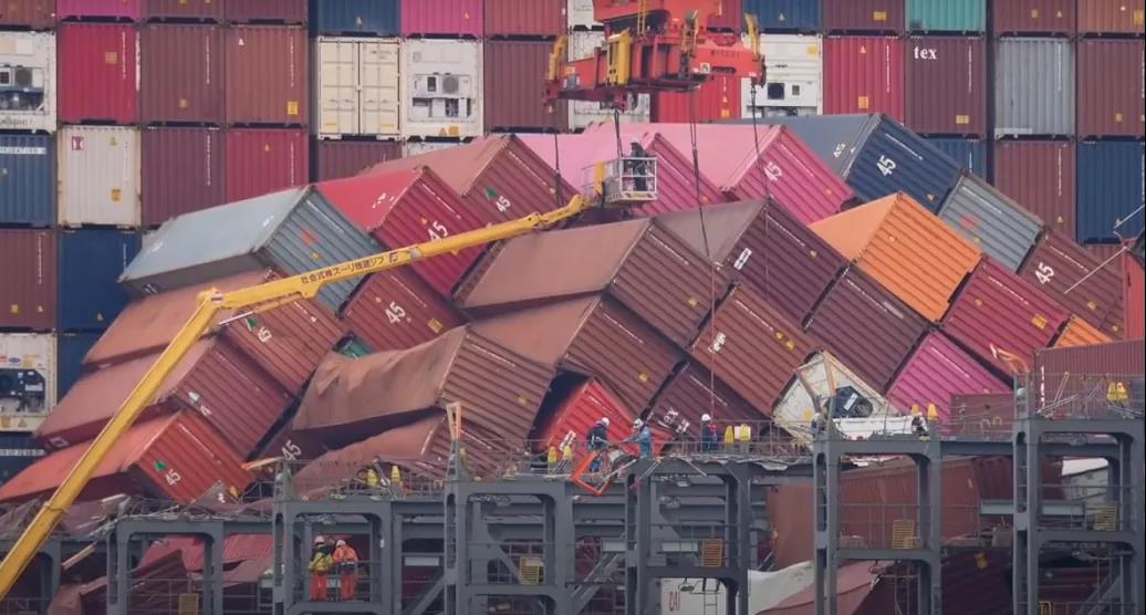 突發(fā)丨馬士基一艘滿載中國(guó)貨物的美線集裝箱船遭遇惡劣天氣，近100個(gè)集裝箱丟失！