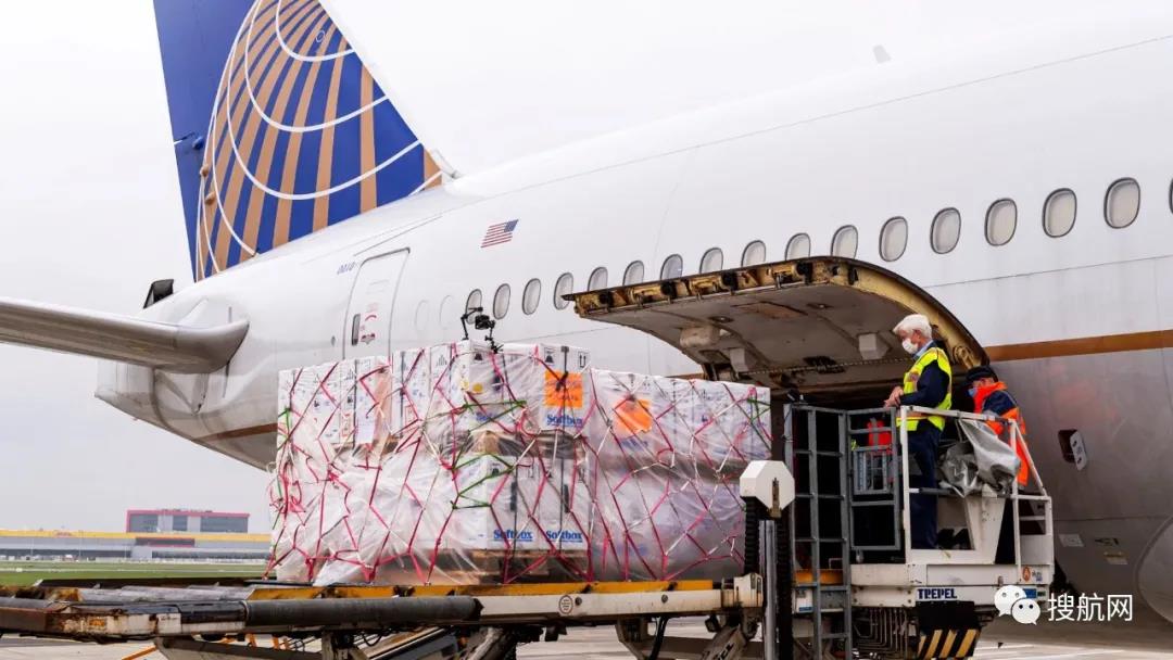 貨運(yùn)填補(bǔ)航空缺口，全球最大貨運(yùn)機(jī)場貨運(yùn)量下降7%，客運(yùn)量下降87%