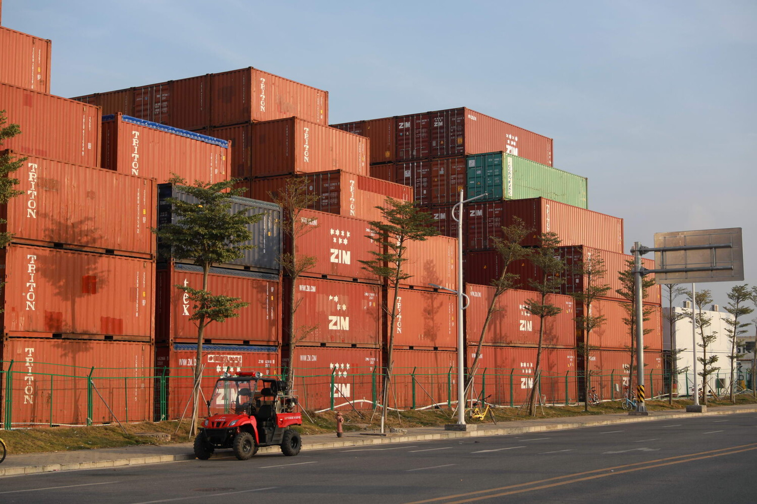 越南至德國首班國際貨運(yùn)班列順利開通，在鄭州過境中轉(zhuǎn)