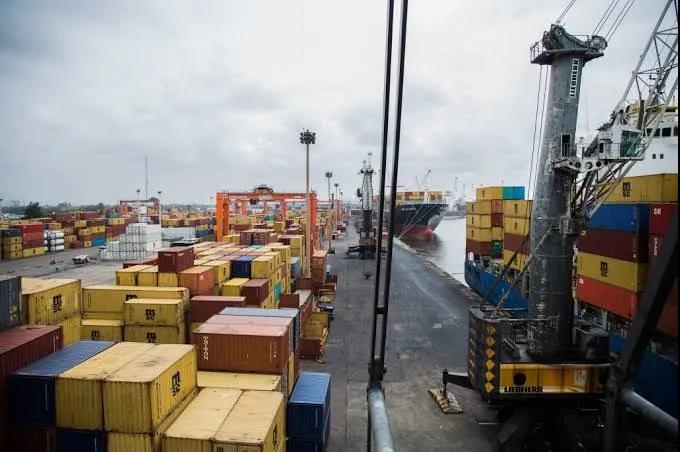 貨運成本暴漲600％！該國無人提貨/棄貨風險激增，超4000個集裝箱貨物或?qū)⒃馀馁u
