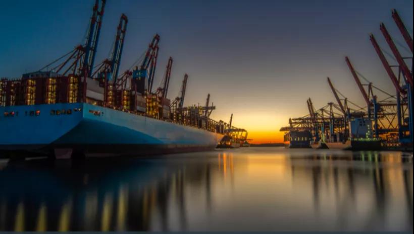 搶訂一空！英國最低1.6萬$！2月船公司加征美線1000美元GRI，溢價附加費使運費創(chuàng)下新高！