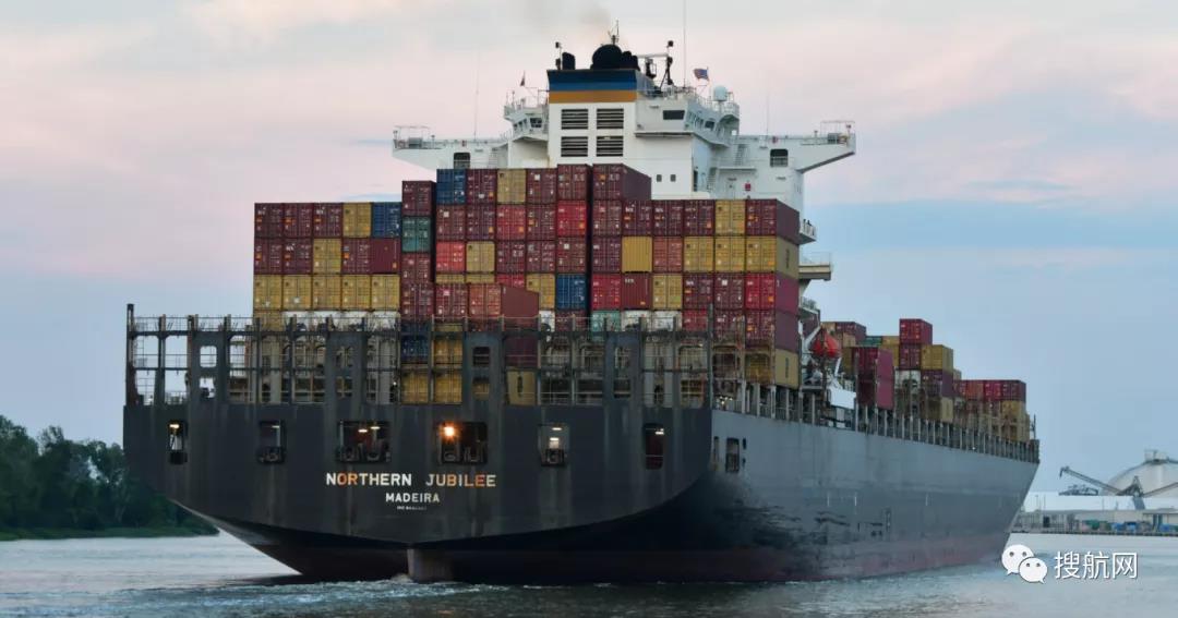 事故丨一艘大型集裝箱船機艙起火，嚴重受損無法繼續(xù)航行！