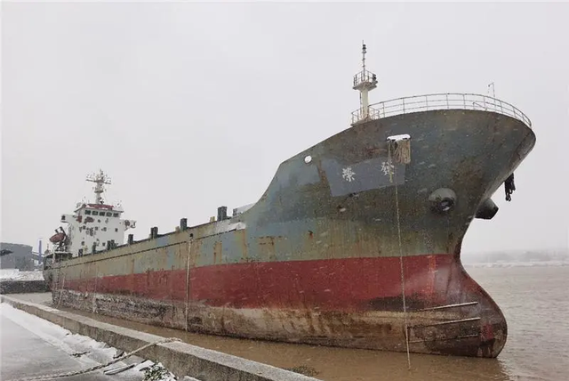 蹊蹺！5000噸大船滿載國外凍品，船上竟空無一人