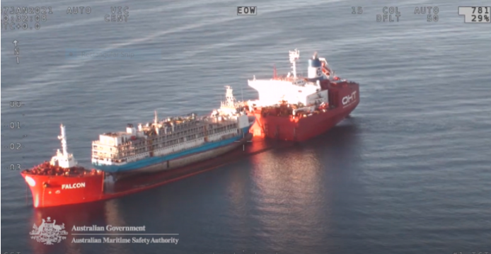 這艘船, 真行！船殼有個(gè)大洞, 船上沒人發(fā)現(xiàn), 大搖大擺航行!... AMSA: 兩年內(nèi)禁入!