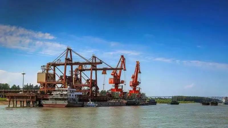 珠江水系首個(gè)內(nèi)河億噸大港誕生