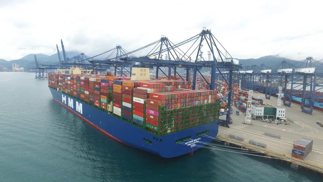 超大型集裝箱船紛至沓來(lái)