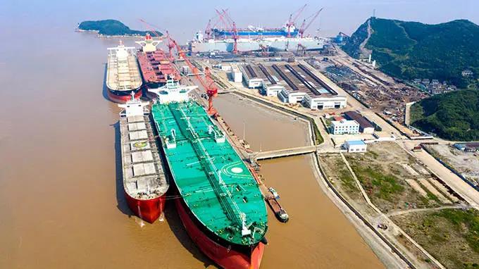 海外船只排隊在浙江舟山保養(yǎng)：業(yè)務火爆 修船一次10萬美元起