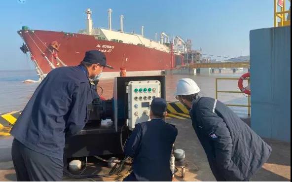 注意！受寒潮大風(fēng)影響，港區(qū)暫?？障溥M(jìn)提箱作業(yè)！