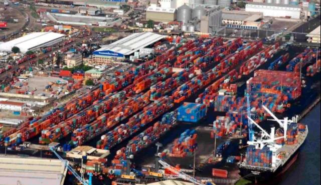 “死亡擁堵”！船舶到港1個(gè)月才能卸貨！一個(gè)貨柜運(yùn)到內(nèi)陸20公里就需花費(fèi)4000美元