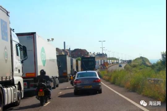 一夜之間封城，海陸空運(yùn)輸受阻！至少20國對其交通封鎖，貨物貿(mào)易受挫！