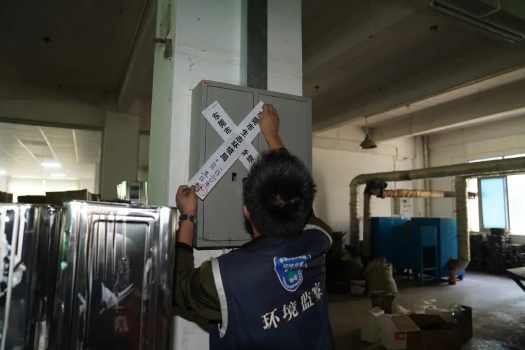 警方查獲多省市騙稅團(tuán)伙，深圳15家、寧波264家，東莞24小時(shí)查封18家工廠！