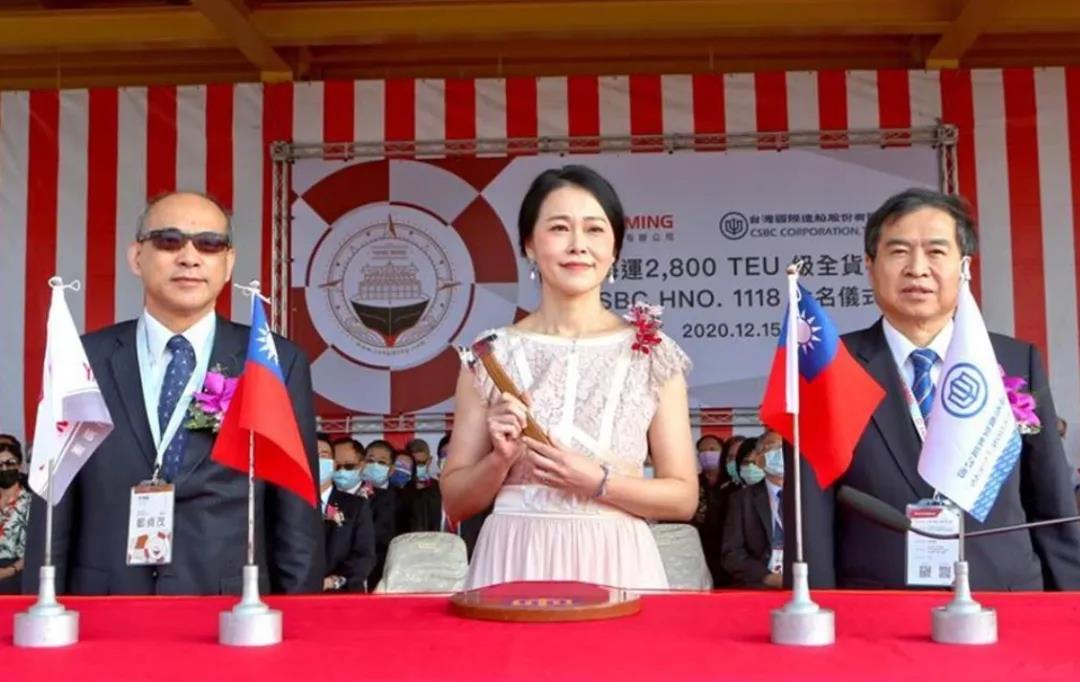 抓住當(dāng)前高運(yùn)價(jià)，長榮2艘12000TEU箱船交付，陽明第六艘2800TEU級箱船命名交付