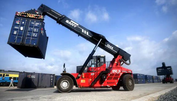 無錫至上海洋山港海鐵聯(lián)運(yùn)循環(huán)班列開通