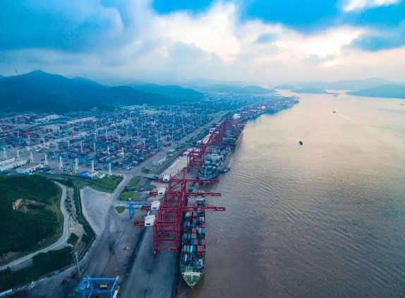 增勢迅猛！前11月，舟山港域集裝箱吞吐量同比增長21.91%，創(chuàng)歷史以來最好水平