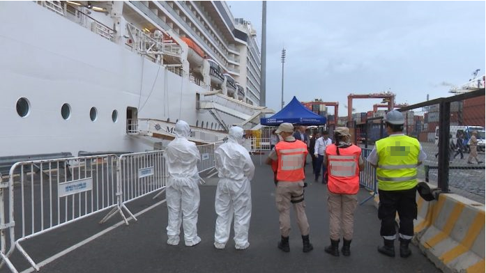 赤裸裸的腐??！"拿出1萬(wàn)美元, 你船就OK！"... 船員有同款經(jīng)歷嗎？