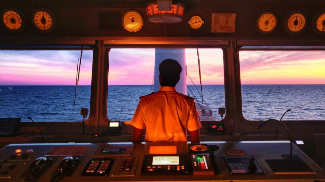 ?疫情下的海員：因工資上漲而開心；因換班困境而糟心