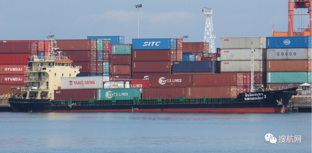 事故丨達(dá)飛一艘集裝箱船撞上泊位；一艘貨船擱淺船體傾斜 集裝箱被水浸泡